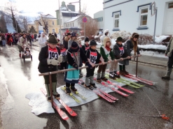 Kinderfaschingsumzug in Ebensee eröffnet “Ebenseer Feiertage” Kinderfasching in Ebensee