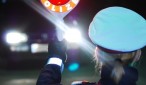 Polizeibeamte regeln den Verkehr Polizeibeamte regeln den Verkehr