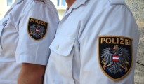 Polizei im Einsatz - Warnung vor rumänischer Banden in Vöcklabruck - Betrugsmasche Spendenaktion Polizei im Einsatz - Warnung vor rumänischer Banden in Vöcklabruck - Betrugsmasche Spendenaktion
