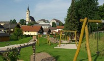 Großzügiger Spielplatz in Roitham vor Eröffnung Großzügiger Spielplatz in Roitham vor Eröffnung