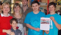 Badetag für gesamte Kindervilla vL:. Kindervilla-Leiterin Irmgard Schiemer, Anna und Willi Bauernfeind mit Kindern