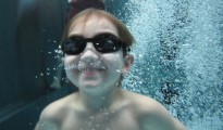 25 Wasserratten erlernen im Kinderschwimmkurs das Schwimmen 25 Wasserratten erlernen im Kinderschwimmkurs das Schwimmen