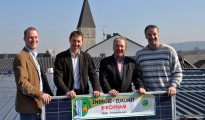 Freuen sich über das fertiggestellte Energiekonzept „Energie.Zukunft.Kirchham. vlnr: DI Michael Burgstaller (Energy Changes), Vizebgm. Anton Pühringer, Bgm. Hans Kronberger und Umweltausschussobmann Stefan Söllner.