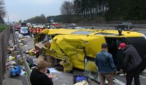 Kleinbus auf Westautobahn (A1) überschlagen