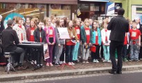 Hauptschüler musizierten am Schwanenstädter Wochenmarkt