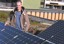Umweltstadtrat Hindinger ruft dazu auf bei der Energiewende mit zu machen. Förderungen für Thermische Sanierungen und PV-Anlagen können ab sofort beantragt werden (Foto: Grüne)