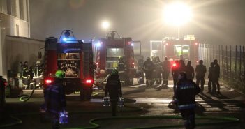 Großeinsatz der Feuerwehr bei Gewerbebrand in Schlatt
