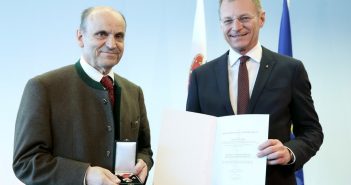 Silbernes Verdienstzeichen für Ing. Fritz Wolf
