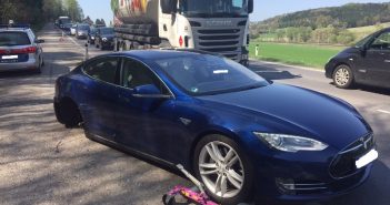 Tesla kollidierte mit anderem Fahrzeug