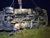 100 Kubikmeter Sägespäne verloren - Sattelschlepper kippte in Autobahnauffahrt um
