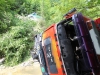 LKW stürzte 10 Meter über Abhang in Karbach