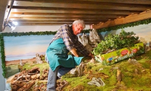 Die Krippenbauer im Salzkammergut Die Krippenbauer im Salzkammergut