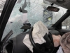 Schwerer Unfall auf der B1 - Fahrzeuglenker knallte mit Kopf gegen Windschutzscheibe