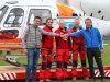 vlnr.: Michael Lehner (Stellvertretender Obmann des Flugplatzes Scharnstein), Hermann Schrall (Flugretter), Andy Ployer (Pilot), Dr. Dieter Linemayr (Notarzt) und Rudolf Raffelsberger (Bürgermeister Scharnstein, ÖVP)