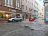 Sintflutartige Regenfälle sorgen für Verkehrsbehinderung in Gmunden 