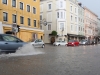 Sintflutartige Regenfälle sorgen für Verkehrsbehinderung in Gmunden 