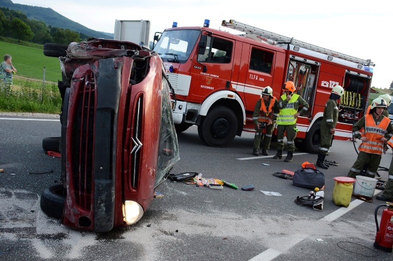 Spektakulärer AutoÜberschlag in Regau salzi.at