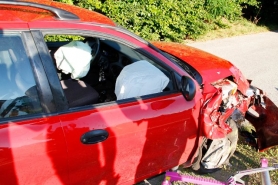 Unfall auf der B151 im Kreuzungsbereich Rosenau-Pettighofen Unfall auf der B151 im Kreuzungsbereich Rosenau-Pettighofen