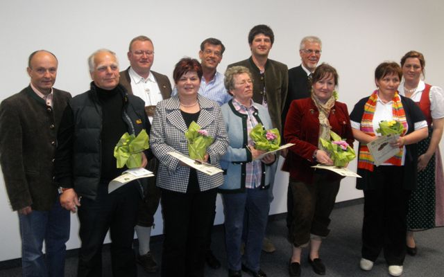 Karl Ploberger bei Blumenschmuckaktion in Seewalchen