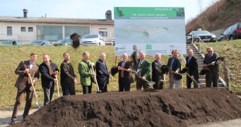 Spatenstich zum neuen Gmundner Dienstleistungszentrum — Stadt und Land investieren 4,2 Mio Euro