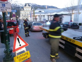 Bad Ischl: VW-Fahrer kracht gegen Poller
