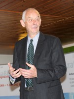 Straß im Attergau: Dr. Heinz Kopetz über erneuerbare Energien