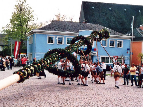 Frankenburger Maibaum - ein Kleindenkmal auf Zeit