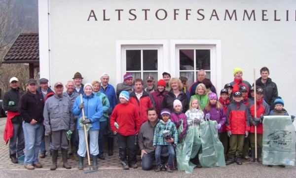Seeufer- und Flurreinigung in Obertraun