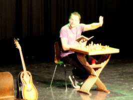 Thomas Stipsits präsentierte sein Programm: Bauernschach - ein Winterthriller