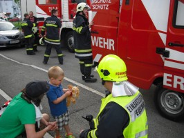Attnang: Vater und Sohn aus Lift befreit