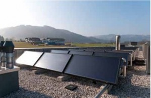 Auch das ABZ Salzkammergut setzt auf die Kraft der Sonne. Am Schuldach befinden sich eine Solaranlage mit 90m² und eine Photovoltaikanlage mit 70m² (10kW).