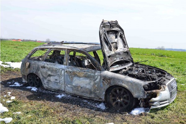 Autodiebe fackelten Auto ab