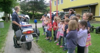 Die "Kinderpolizei" mach Halt an der VS Steyrermühl