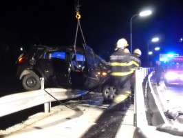 Bad Ischl: Auto drohte nach Überschlag in Traun zu stürzen