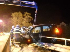 Bad Ischl: Auto drohte nach Überschlag in Traun zu stürzen