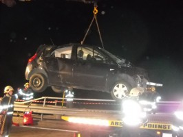 Bad Ischl: Auto drohte nach Überschlag in Traun zu stürzen