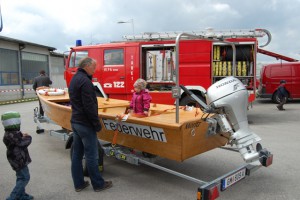 500 Besucher beim Informationstag der Feuerwehr Laakirchen 2012