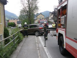 Bad Ischl: Geländewagen durchstieß Leitschiene