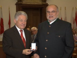 Rettungsdienstmedaillen für verdiente Laakirchner Wasserrettungs-Mitglieder!