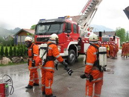 Bad Goisern: Blitzeinschlag in Wohnhaus beschädigt Dach