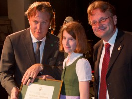 Johann Nestroy-Ring der Stadt Bad Ischl an Nicholas Ofzarek verliehen | Foto: Lenzenweger