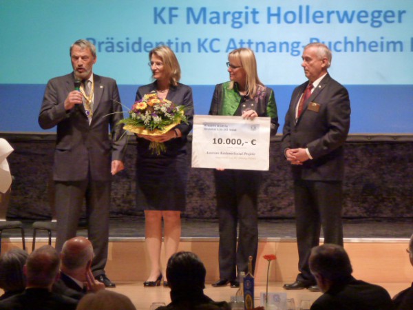 Verleihung des Kiwanispreis an Dr. Johanna Preinstorfer für ihre Tätigkeit im Austrian Kashmir Social Project: