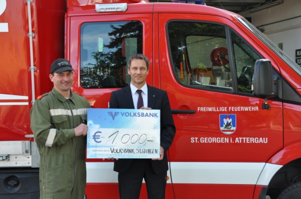 Volksbank St. Georgen unterstützt Feuerwehr mit Spende