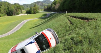 St. Wolfgang: Rettungswagen stürzte über Böschung