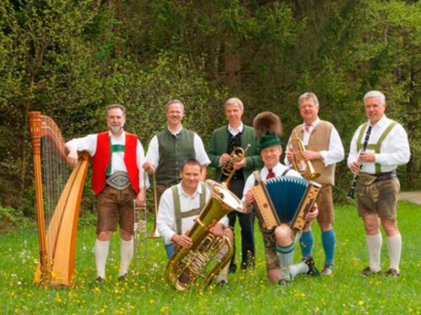 Salzkammergut Almsommer wird traditionell mit einem Volksmusikabend eröffnet