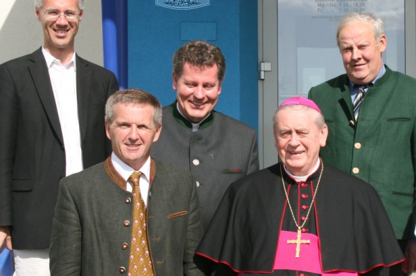 Bischof Dr. Ludwig Schwarz zu Besuch bei der Gmundner Milch