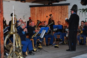 Marsch Musi & G’wand im Hof Neuwildenstein in Bad Goisern