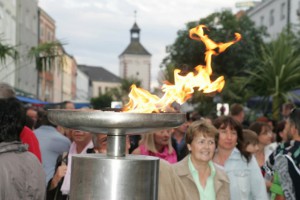 "Feuernacht - das hell erleuchtete Shoppingvergnügen" in Vöcklabruck