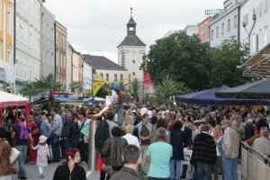 "Feuernacht - das hell erleuchtete Shoppingvergnügen" in Vöcklabruck