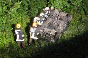 Laakirchen: mit Auto auf B144 überschlagen